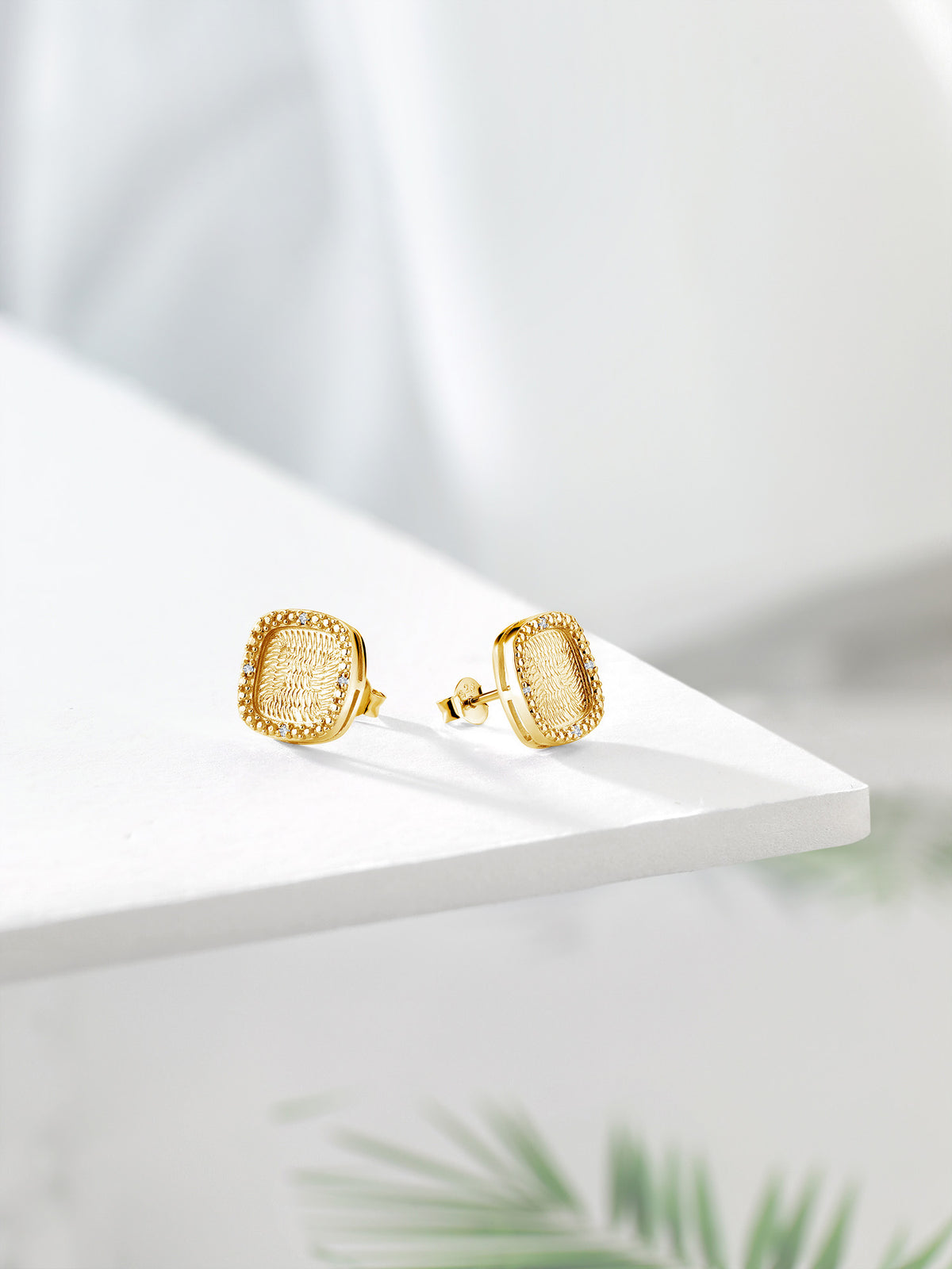 18K Yellow Gold Plated Silver Stud Earrings T786893