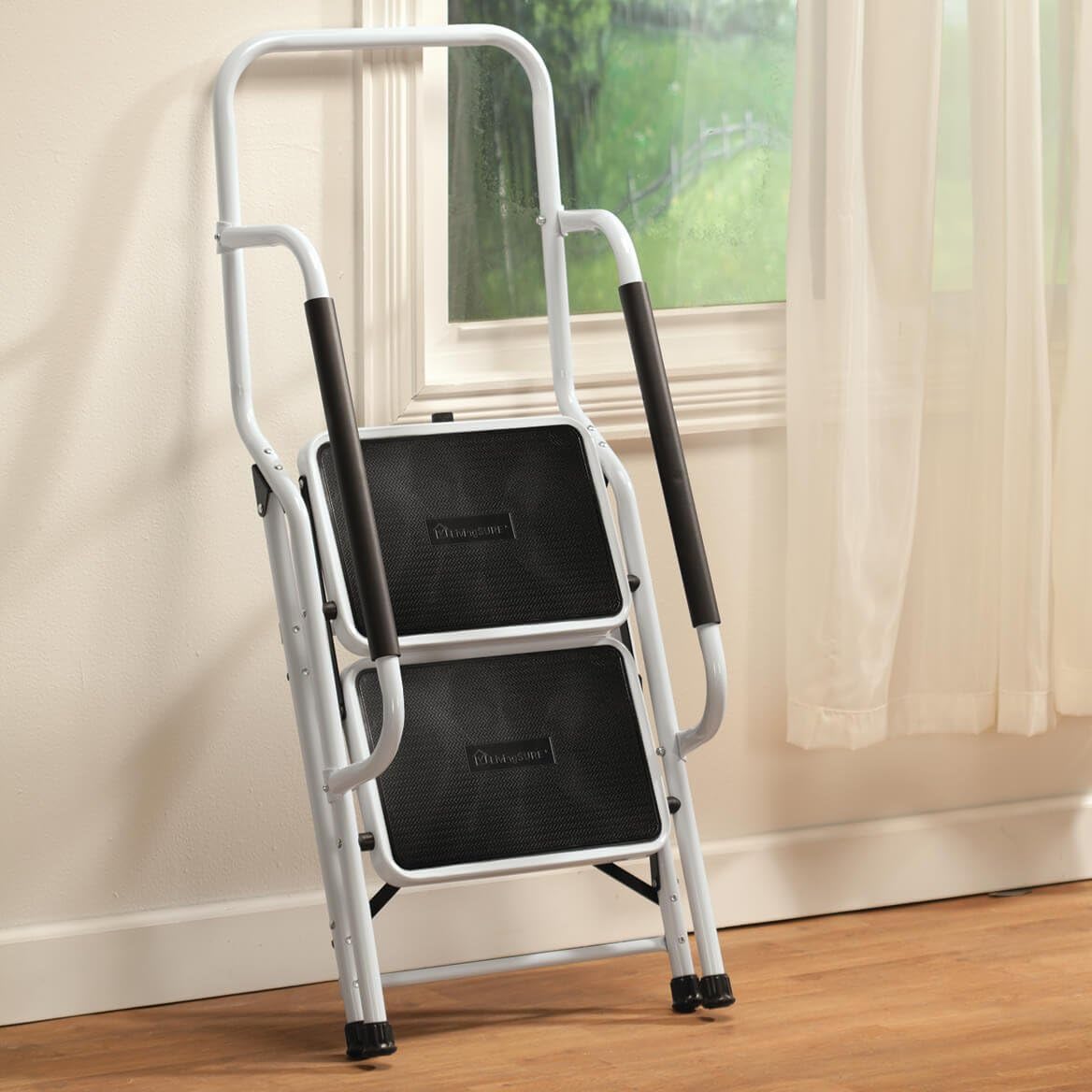 Step Ladder with Handles H28028