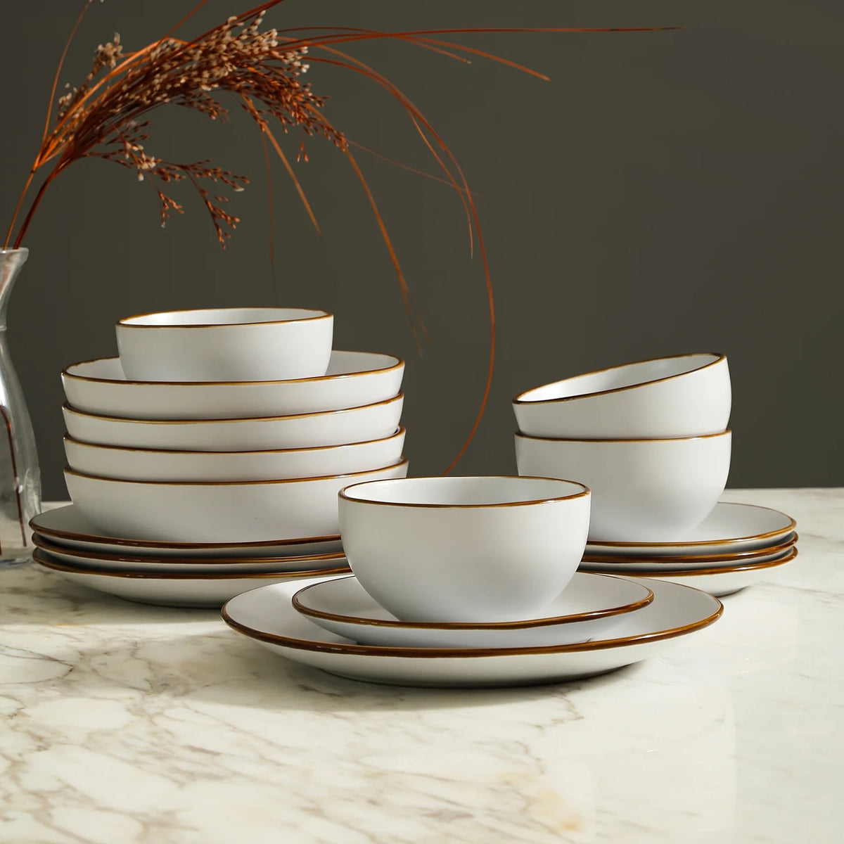 White 16-Piece Stoneware Dinnerware Set Q820054