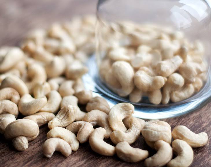 Whole Raw Cashews Z6833