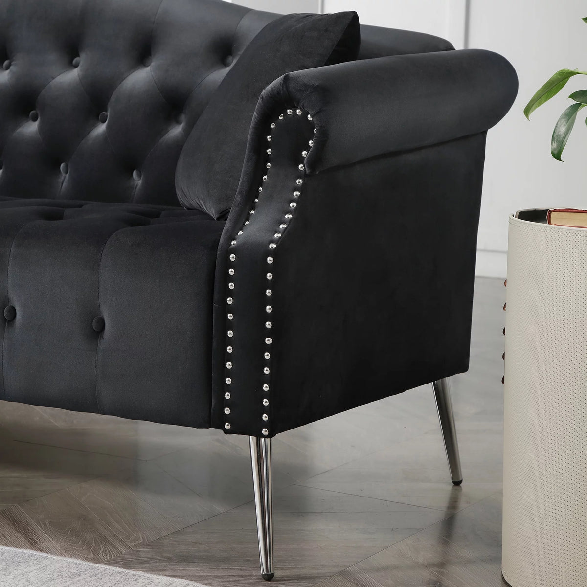 Black Velvet Chesterfield Sofa with 4 Pillows M3881
