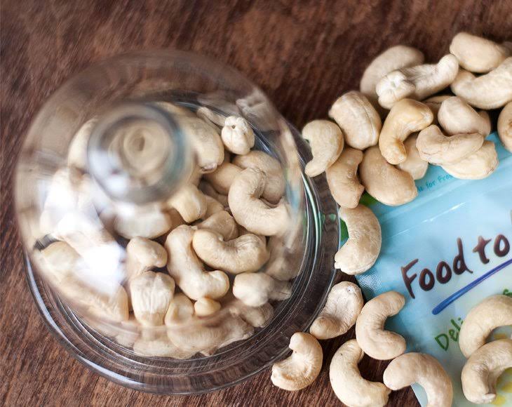 Whole Raw Cashews Z6833