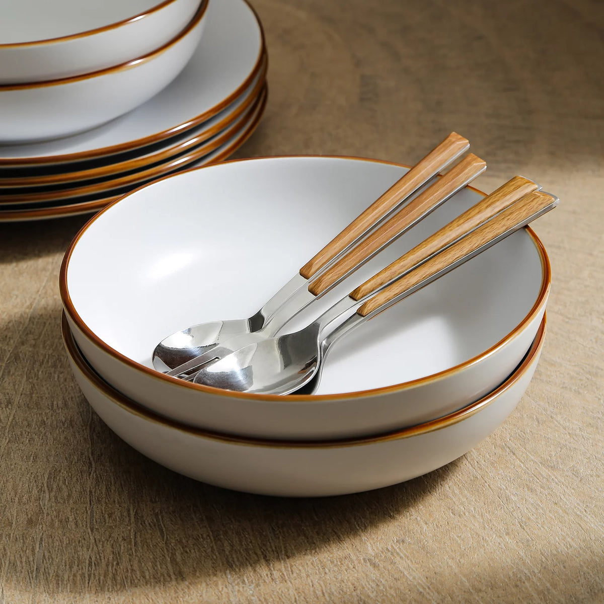 White 16-Piece Stoneware Dinnerware Set Q820054