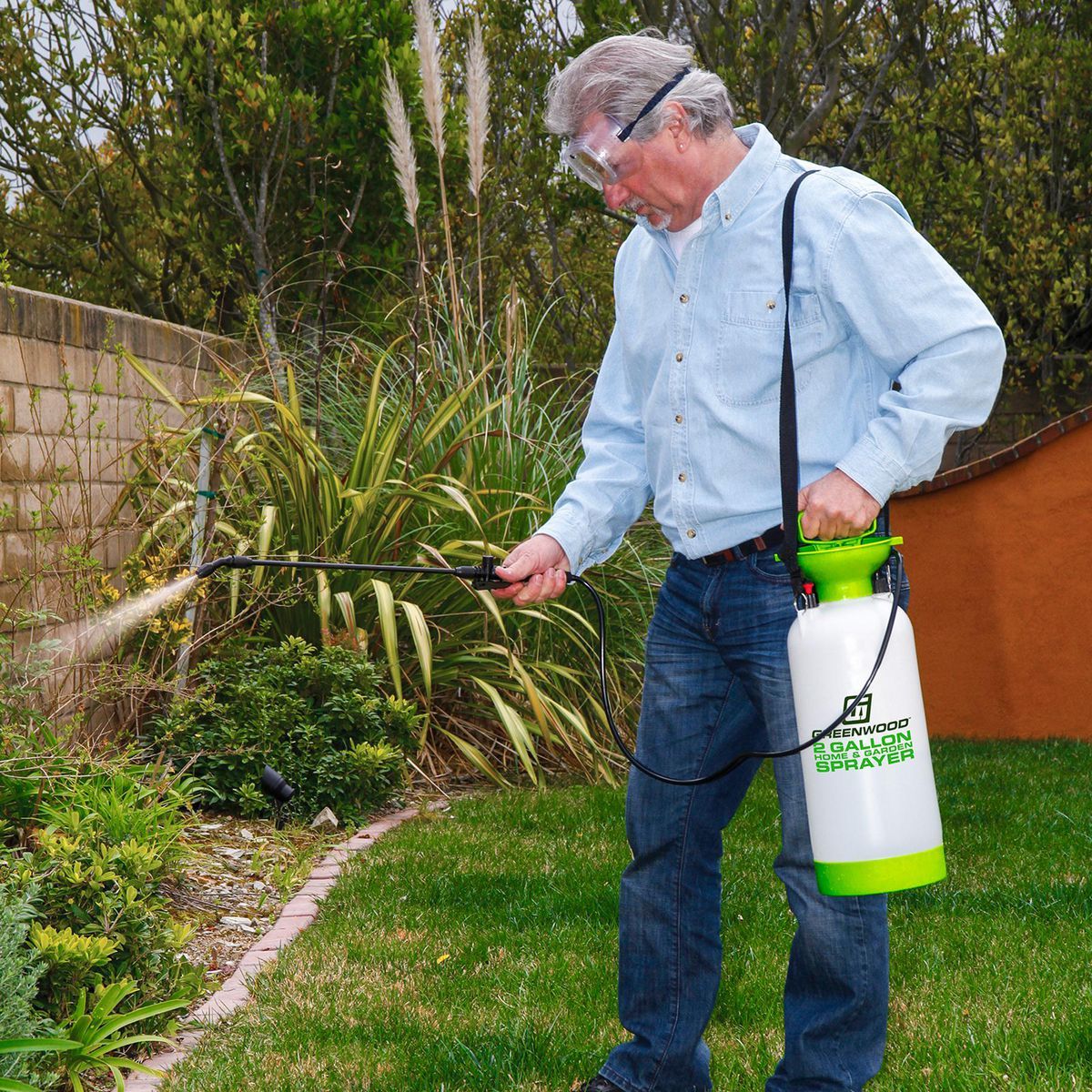 2 Gallon Home and Garden Sprayer X787180