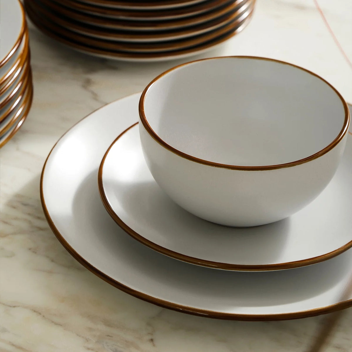 White 16-Piece Stoneware Dinnerware Set Q820054